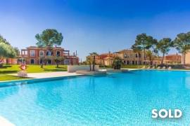 EXCLUSIVE - Ground floor apartment in dreamlike community close to 